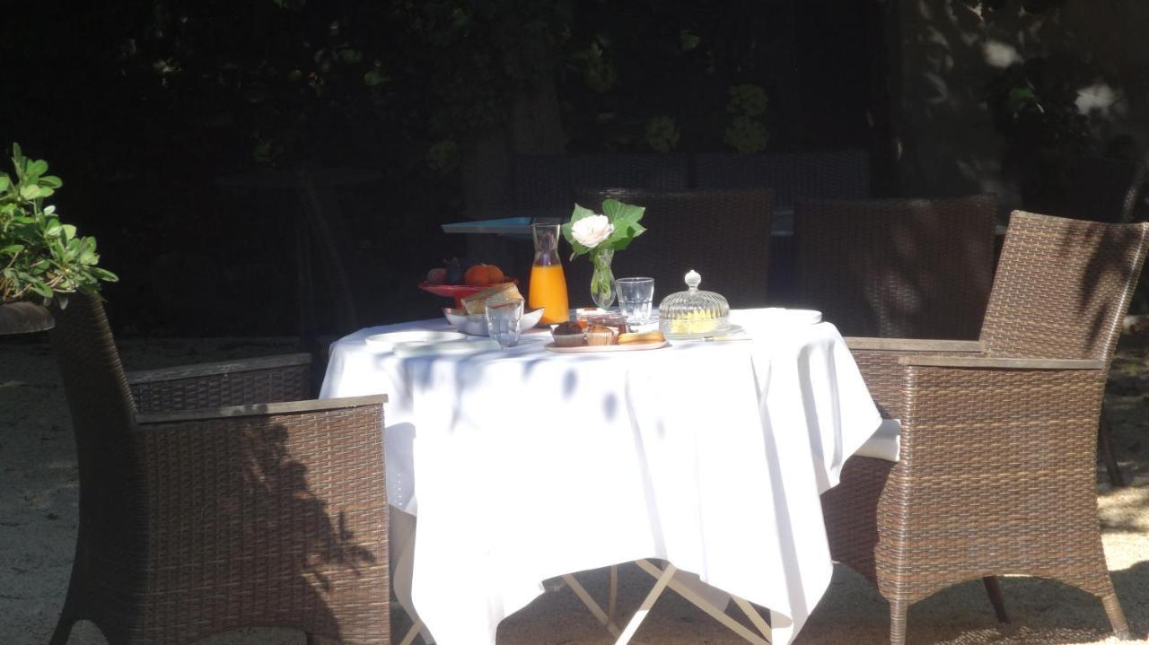Chambre Cote Jardin นีมส์ ภายนอก รูปภาพ